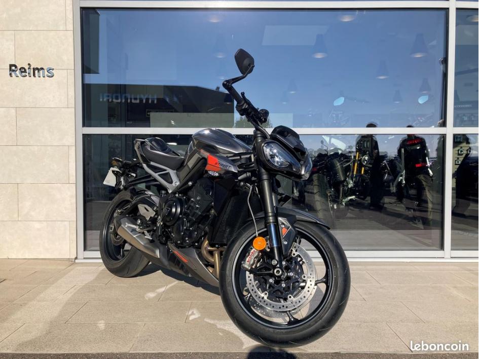 TRIUMPH STREET TRIPLE 765 RS