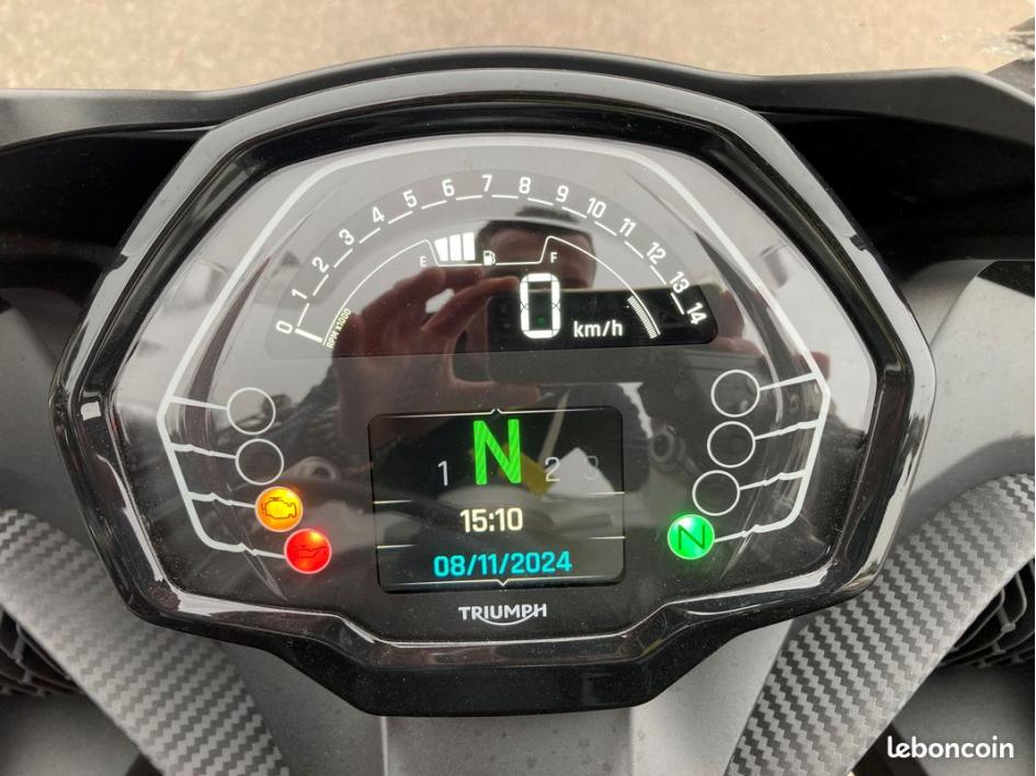 TRIUMPH 	DAYTONA 660