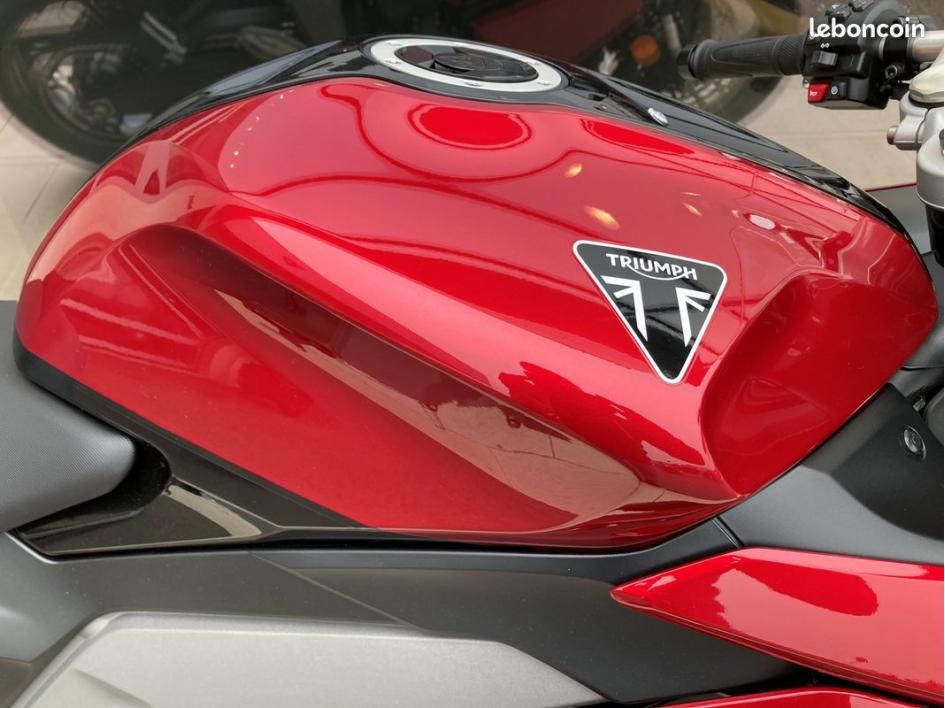 TRIUMPH 	DAYTONA 660